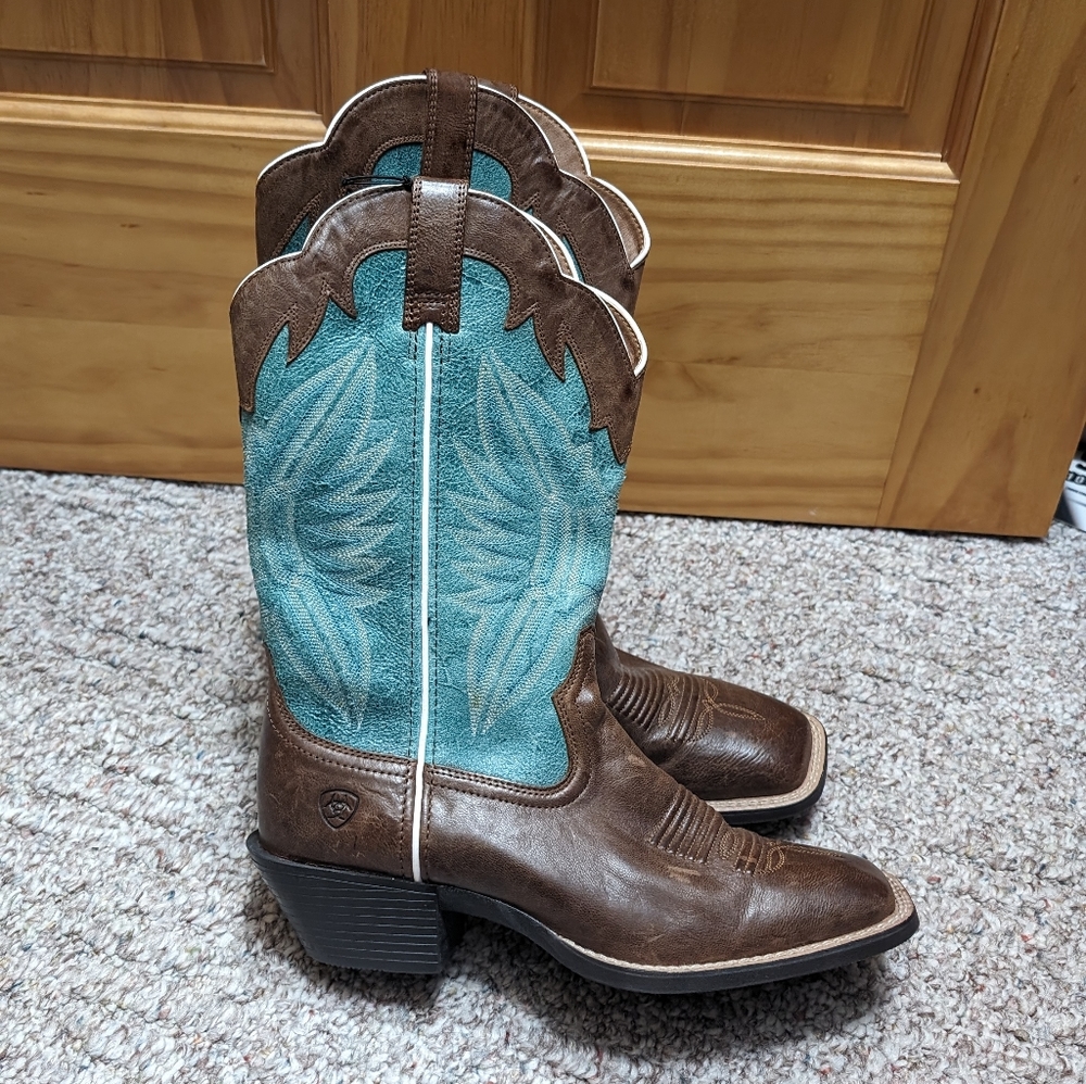 NWT Ariat cowboy boots